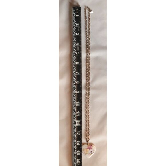 Avon Gold-Tone Chain Necklace With Floral Heart Pendant Marked Avon Gift for Her - Picture 3 of 8